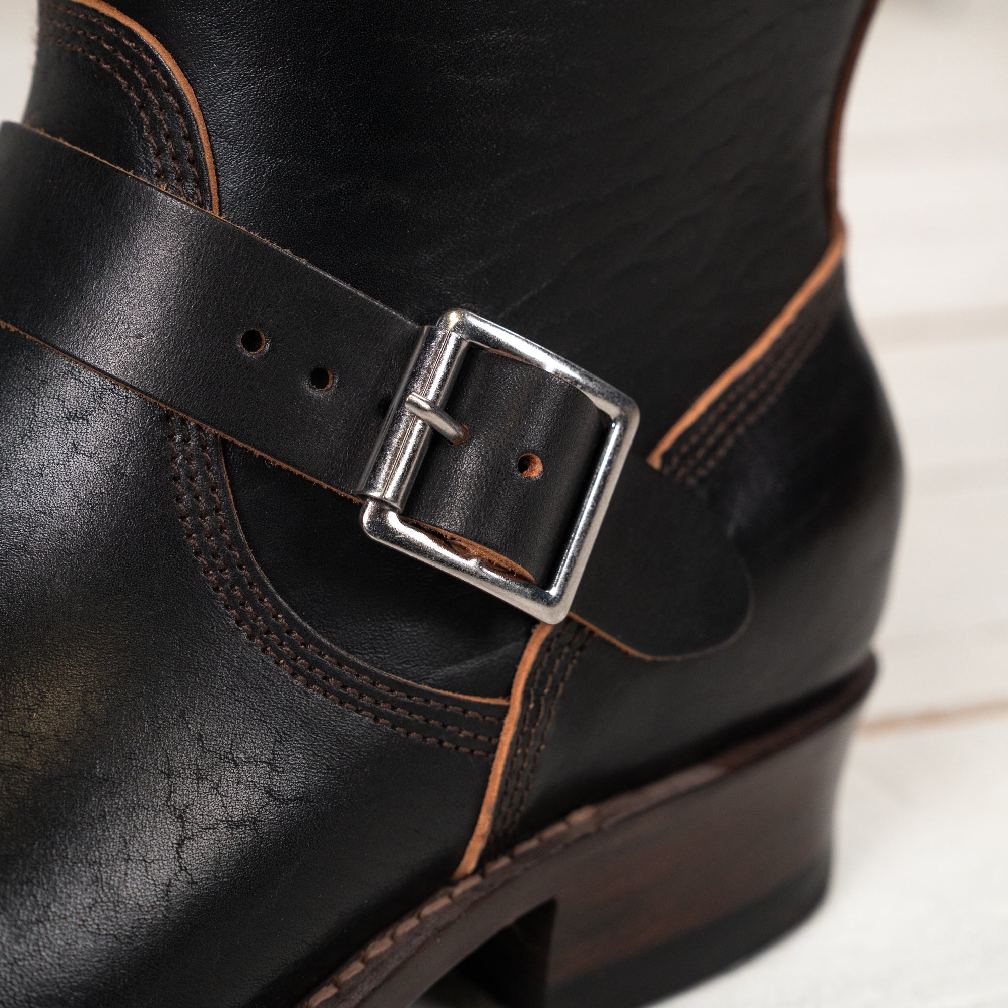 11,0" Detonator 902 Horsehide Schwarz