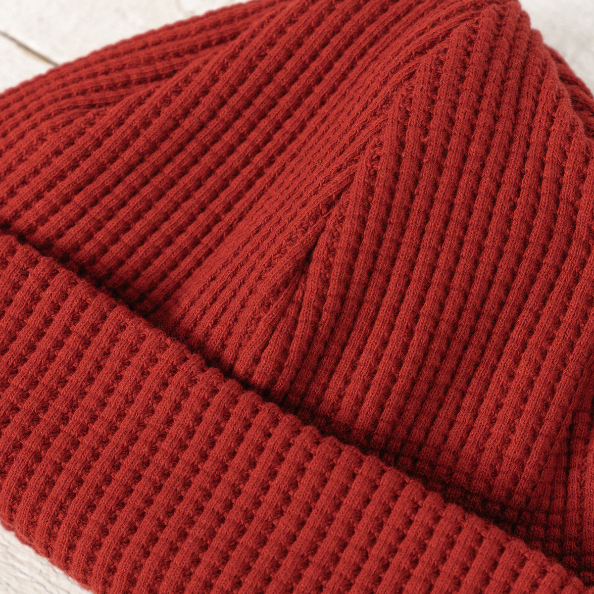 Bonnet court en maille gaufrée ketchup