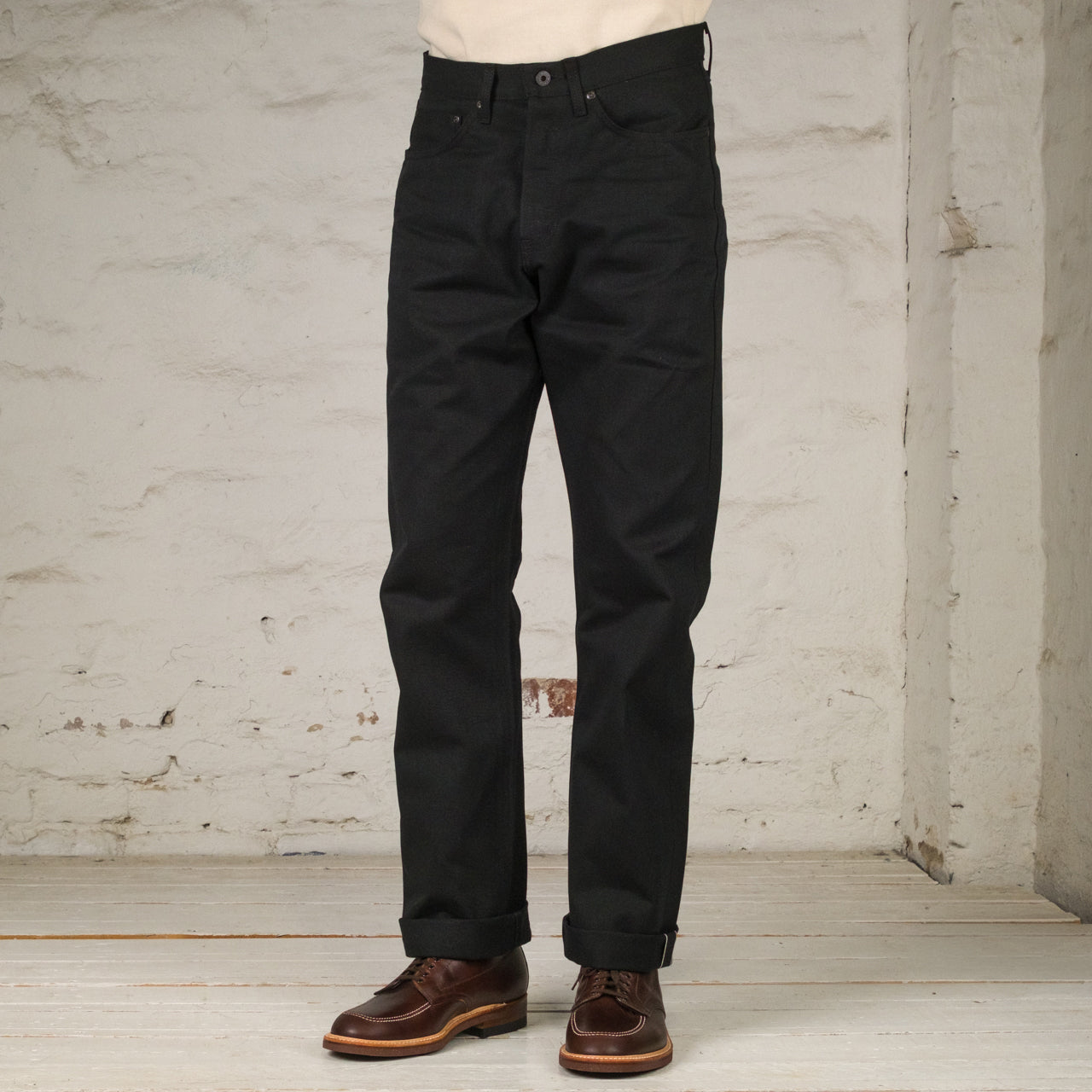 True Guy Selvedge Slacks Schwarz