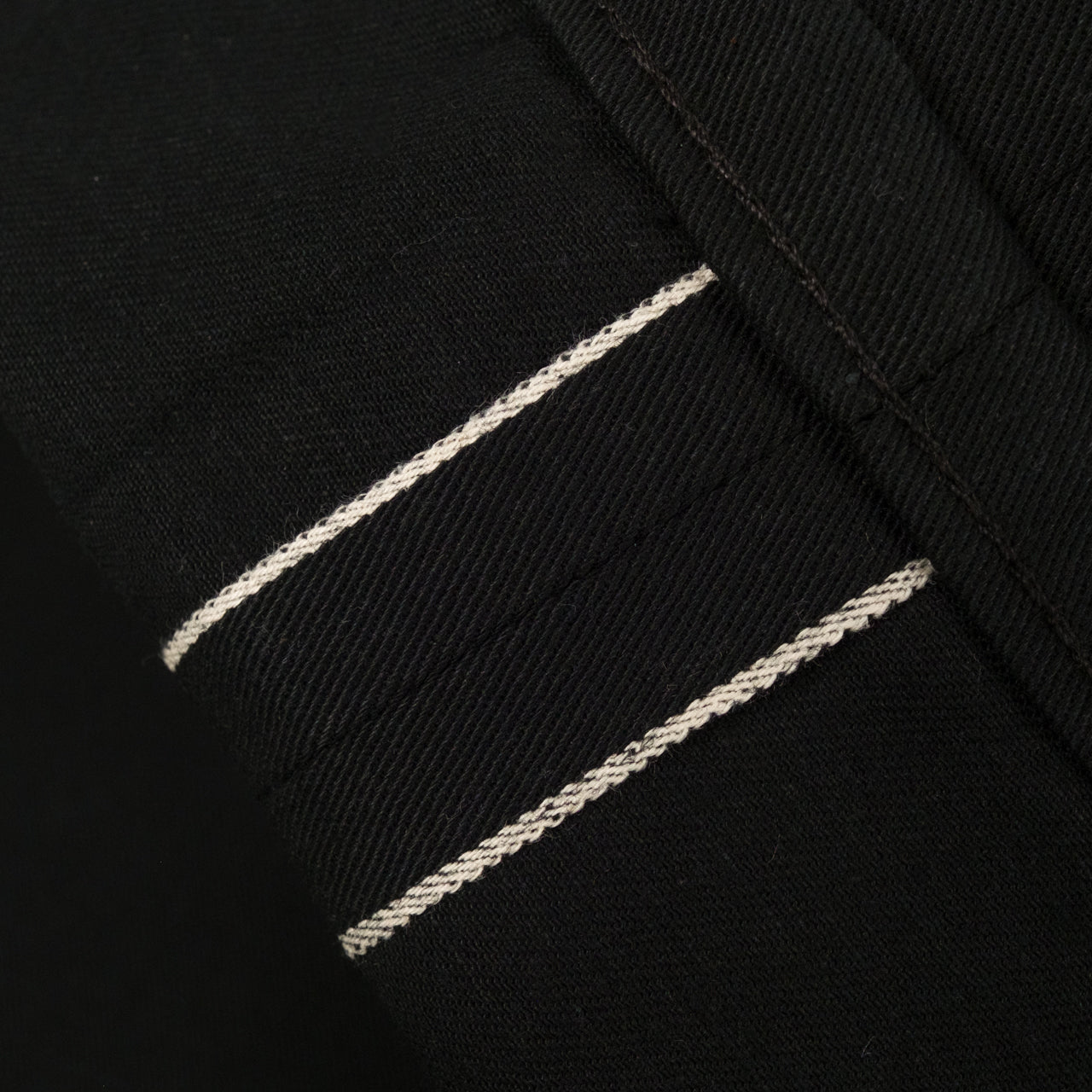 True Guy Selvedge Slacks Schwarz