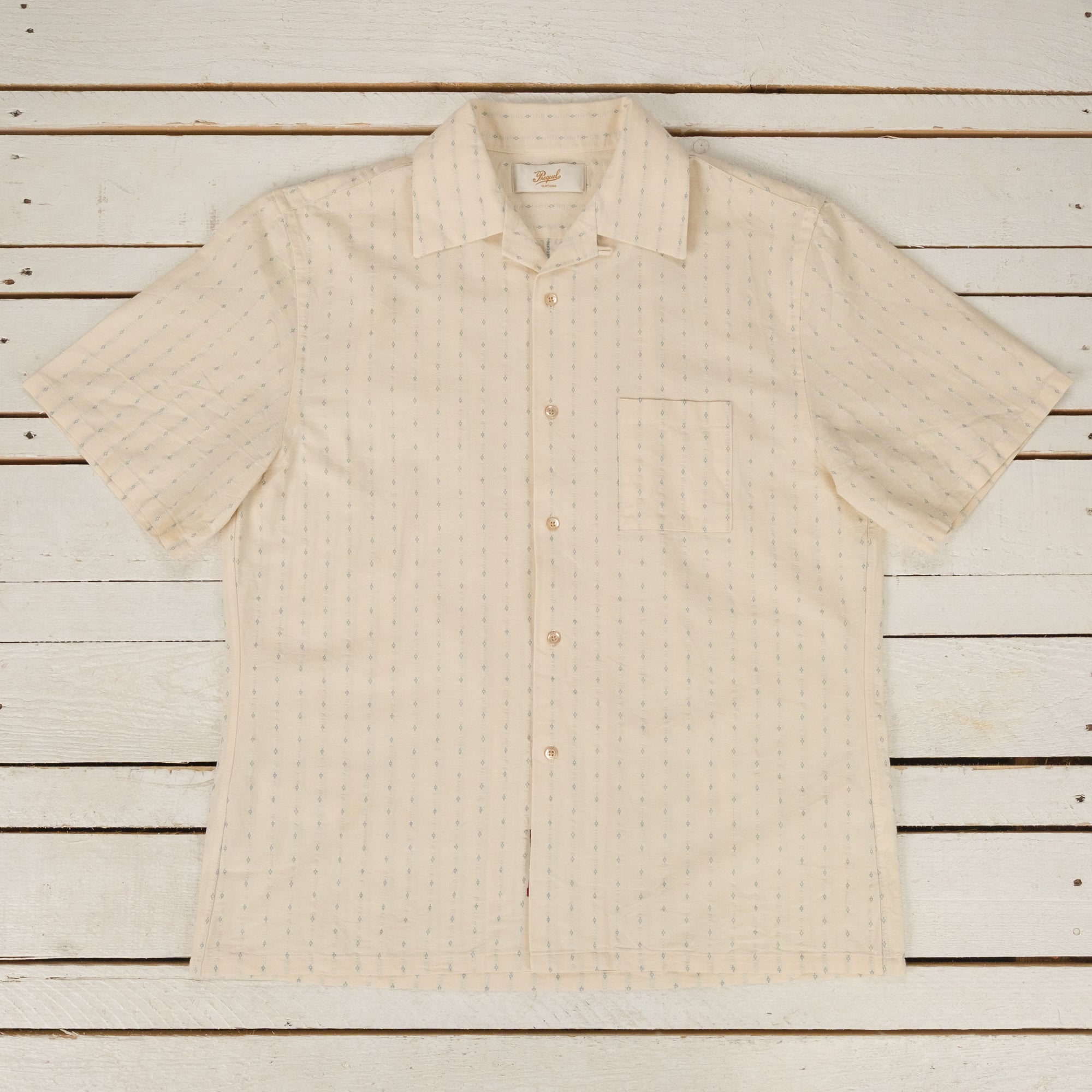 Chemise classique à col ouvert