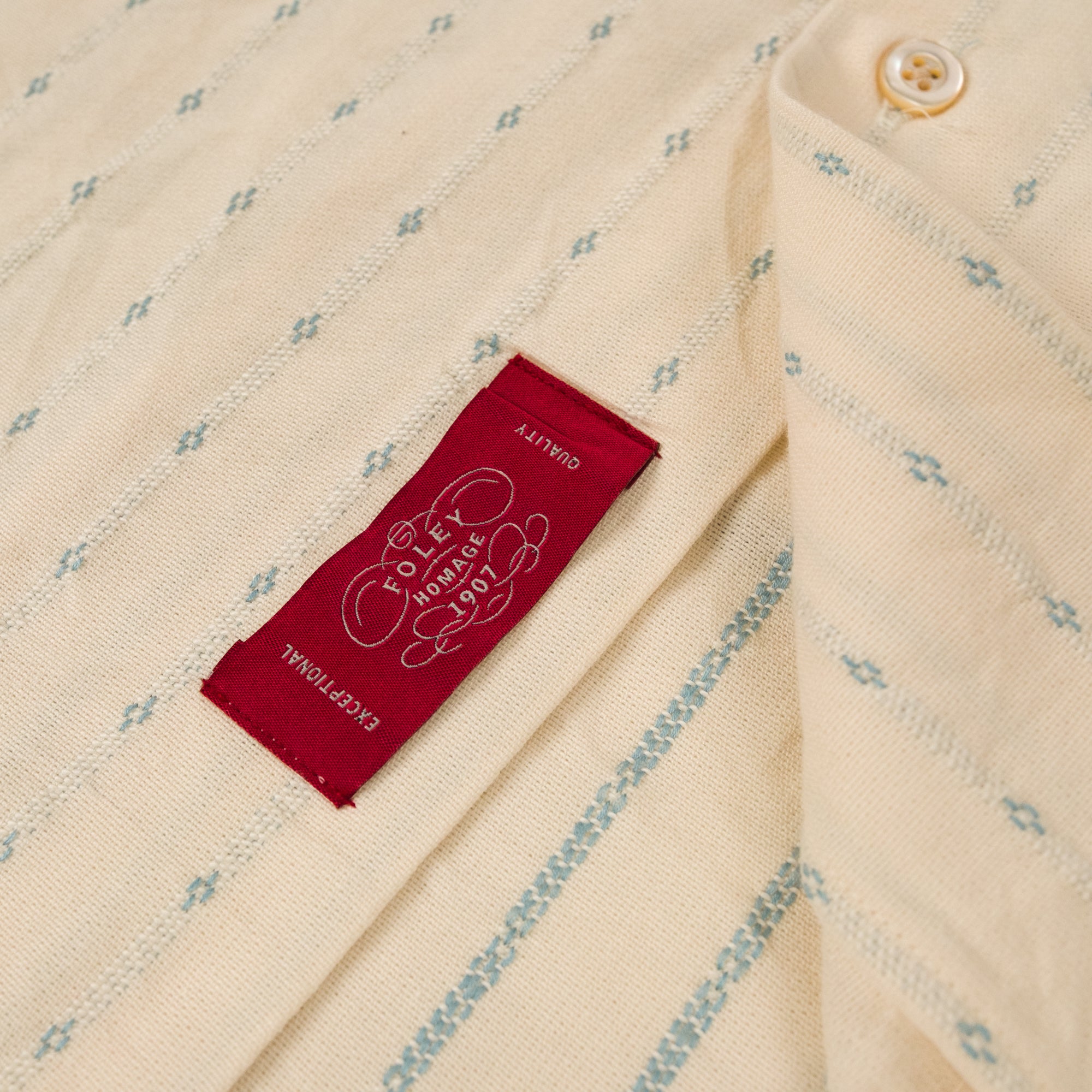 Chemise classique à col ouvert
