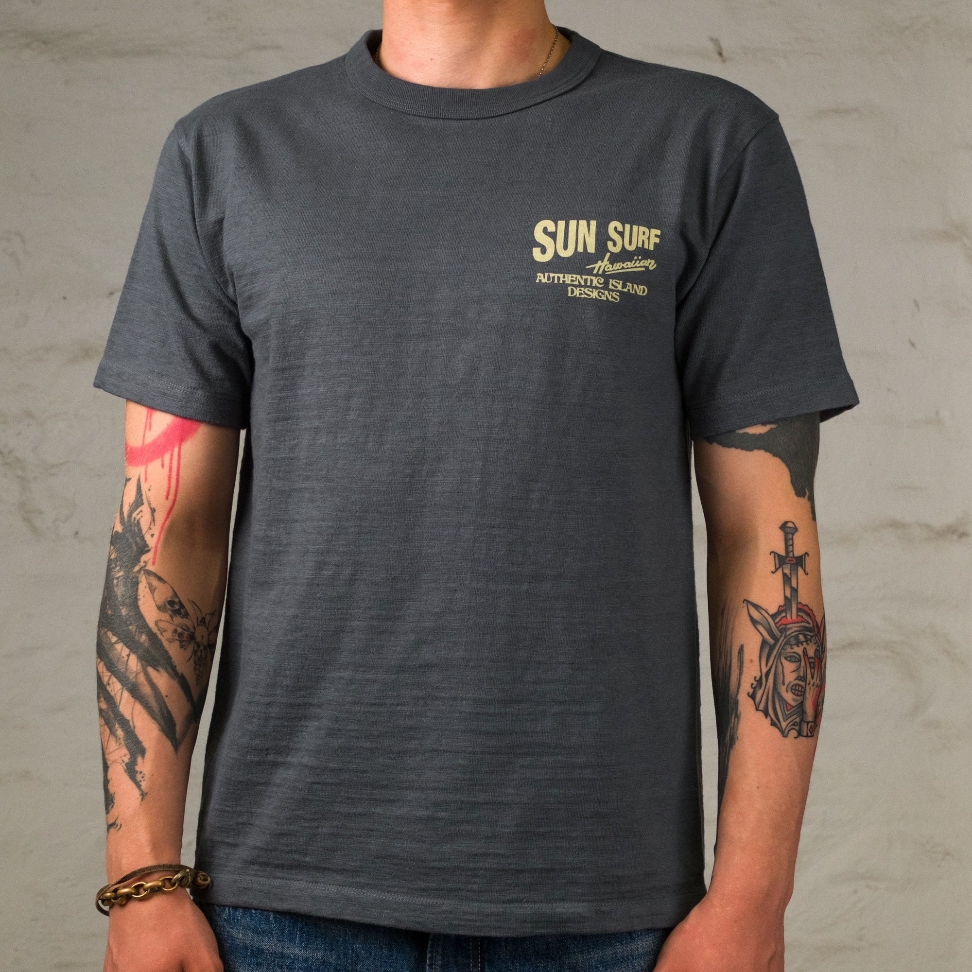 "Betty Higgins Logo" Heavy Slub T-Shirt Schwarz