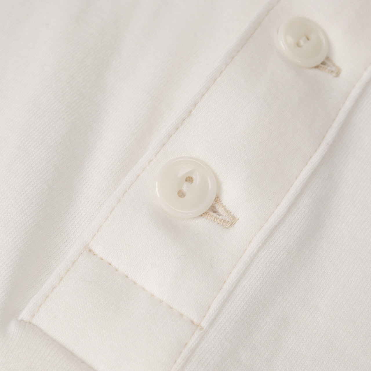 T-shirt blanc à col Henley
