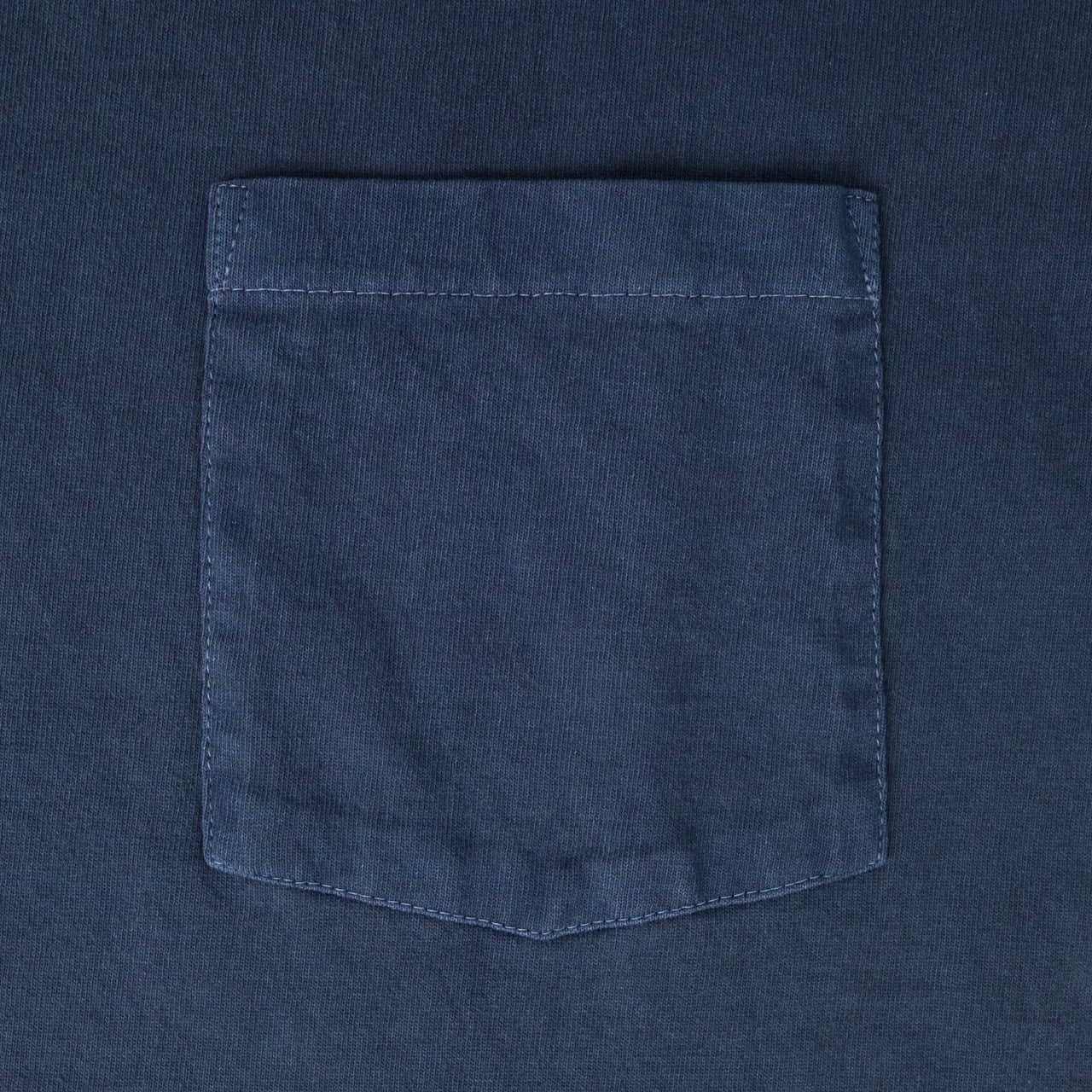 T-shirt teint en pièce à poche bleu marine