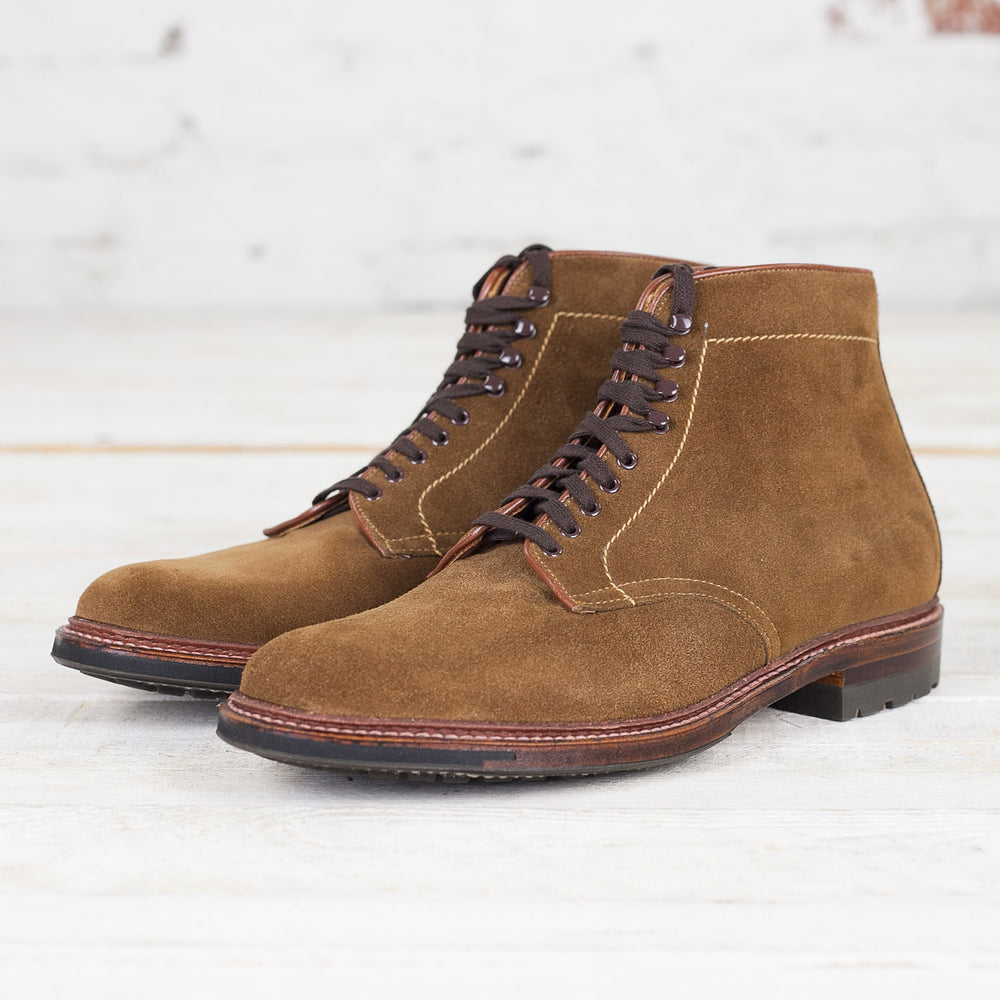 Plain toe snuff suede