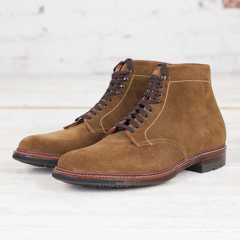 Plain toe snuff suede