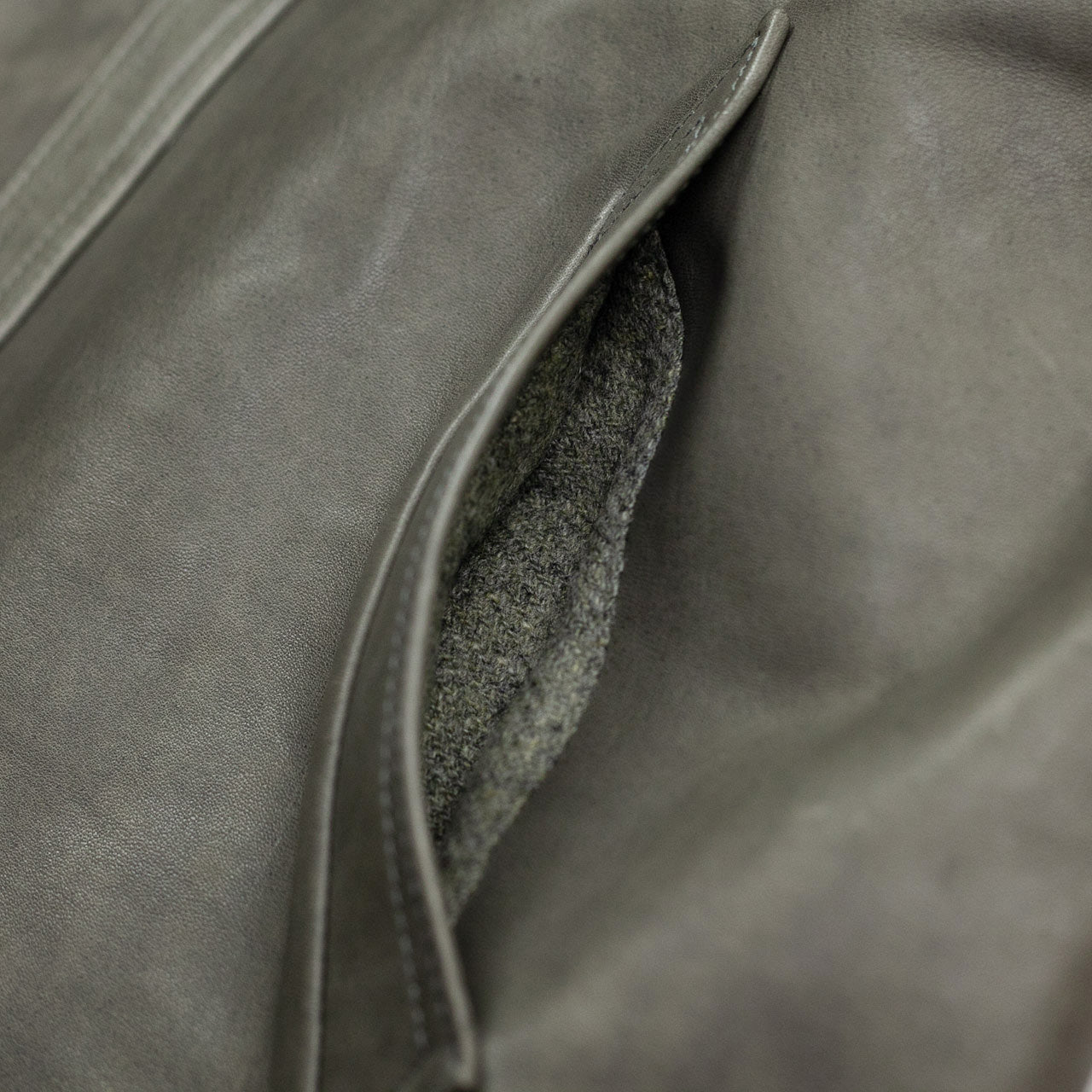 Corbusier Coat Pferdeleder Sage