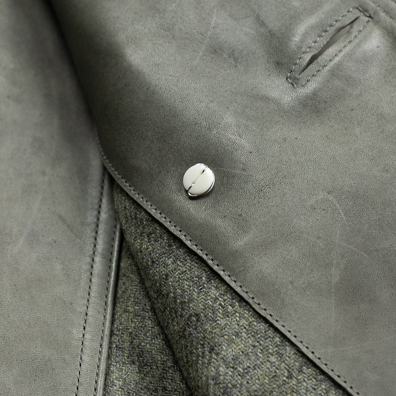 Corbusier Coat Pferdeleder Sage