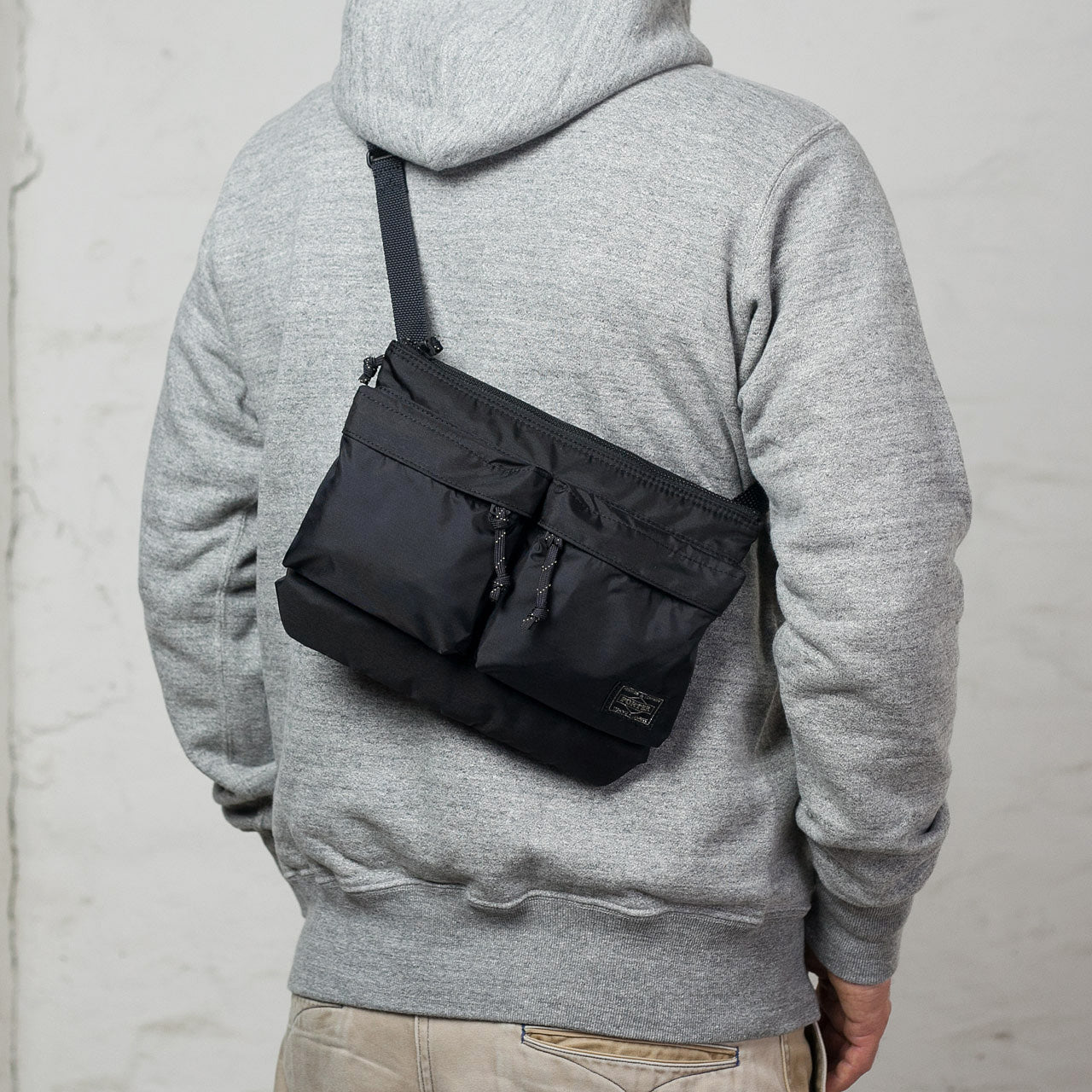 Force Shoulder Bag Schwarz