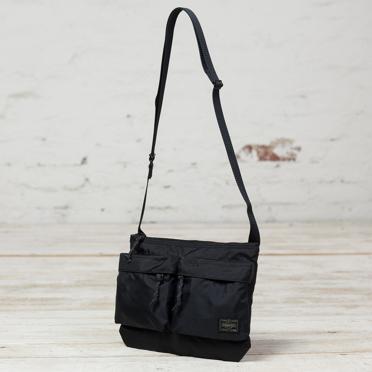 Force Shoulder Bag Schwarz