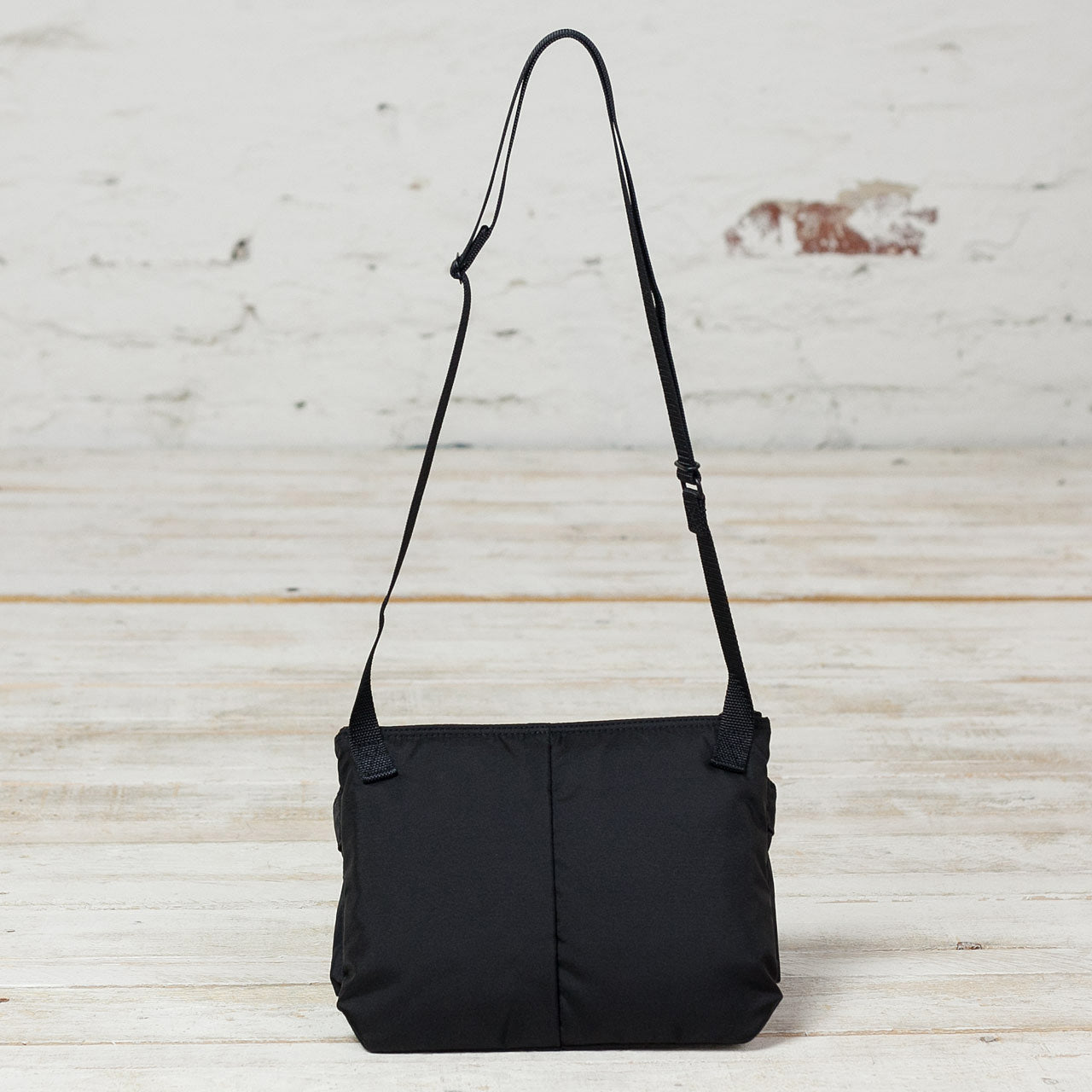 Force Shoulder Bag Schwarz