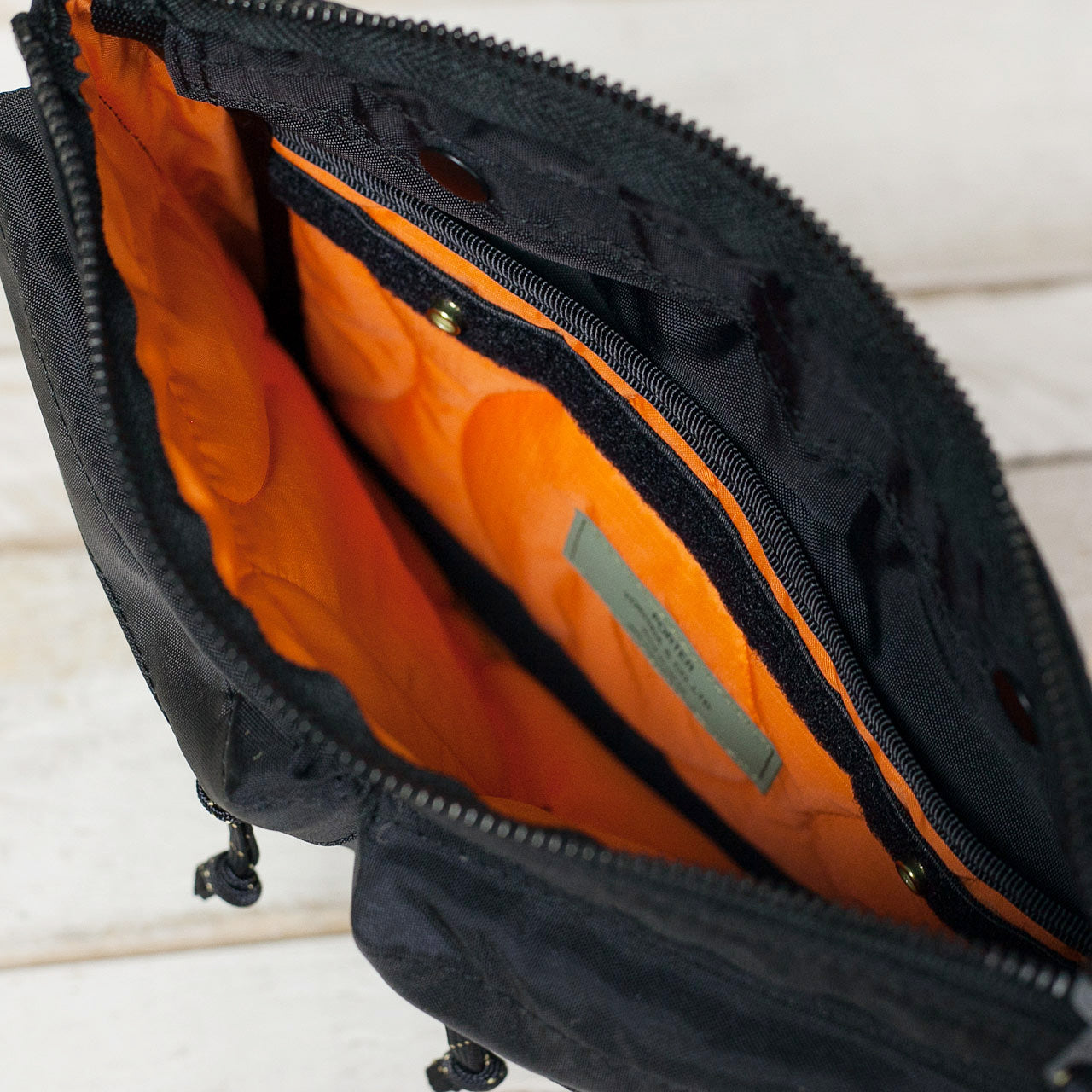Force Shoulder Bag Schwarz