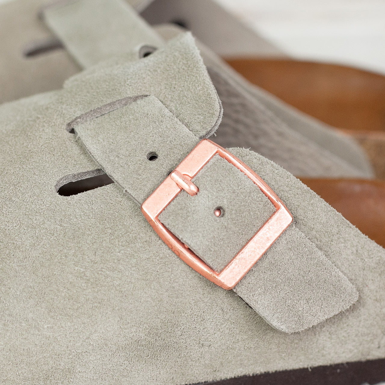 MA23012 Foot-Support Clogs Taupe