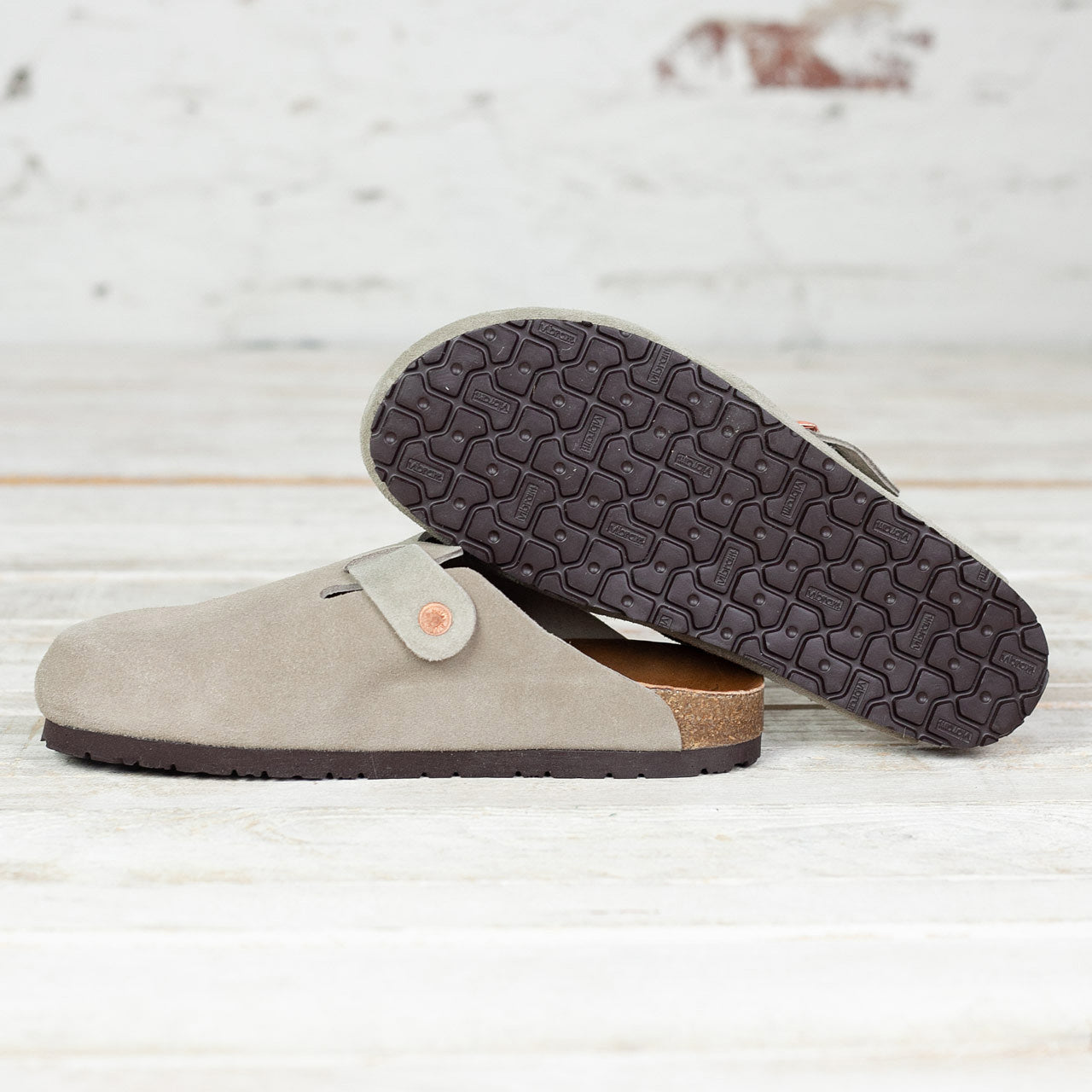 MA23012 Foot-Support Clogs Taupe