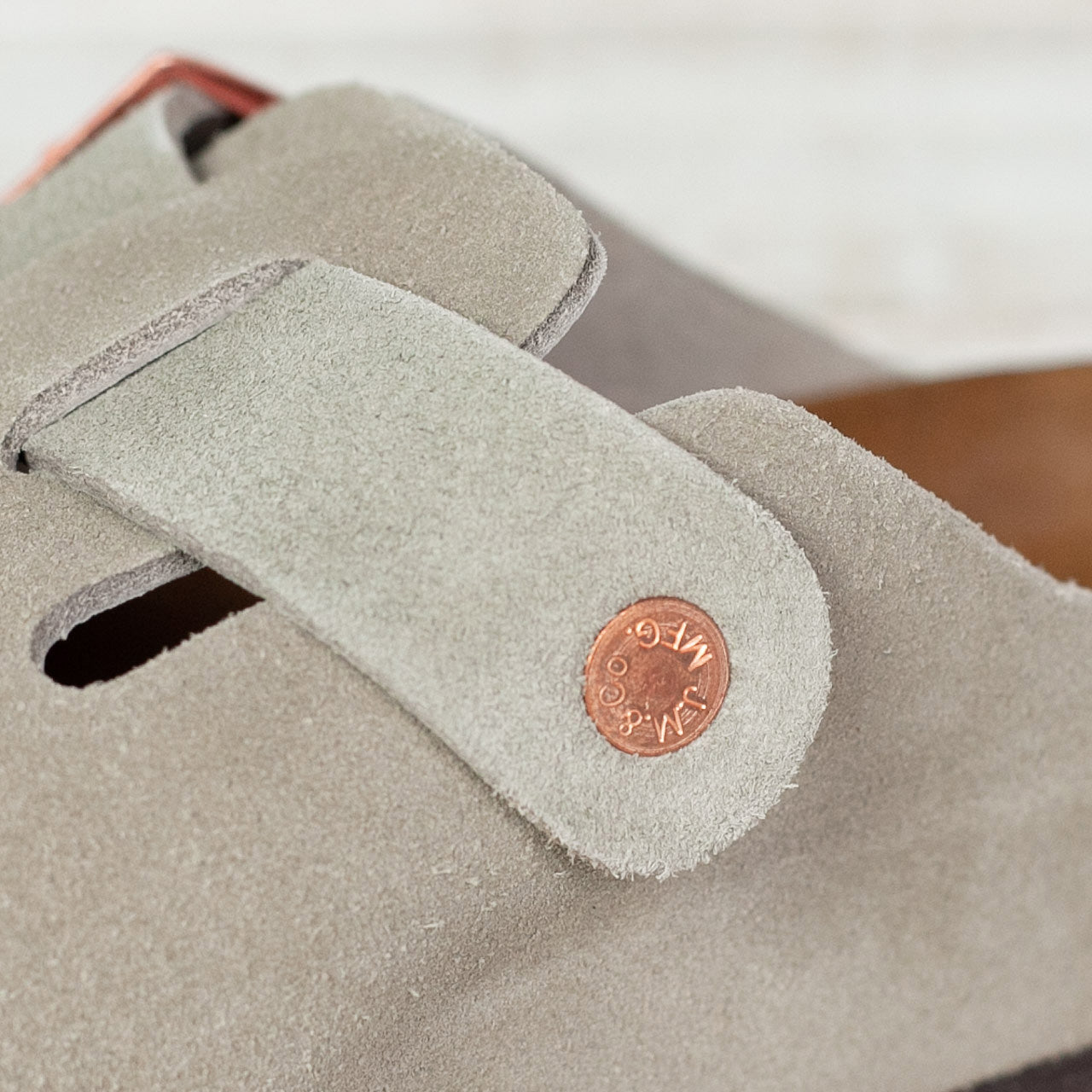MA23012 Foot-Support Clogs Taupe