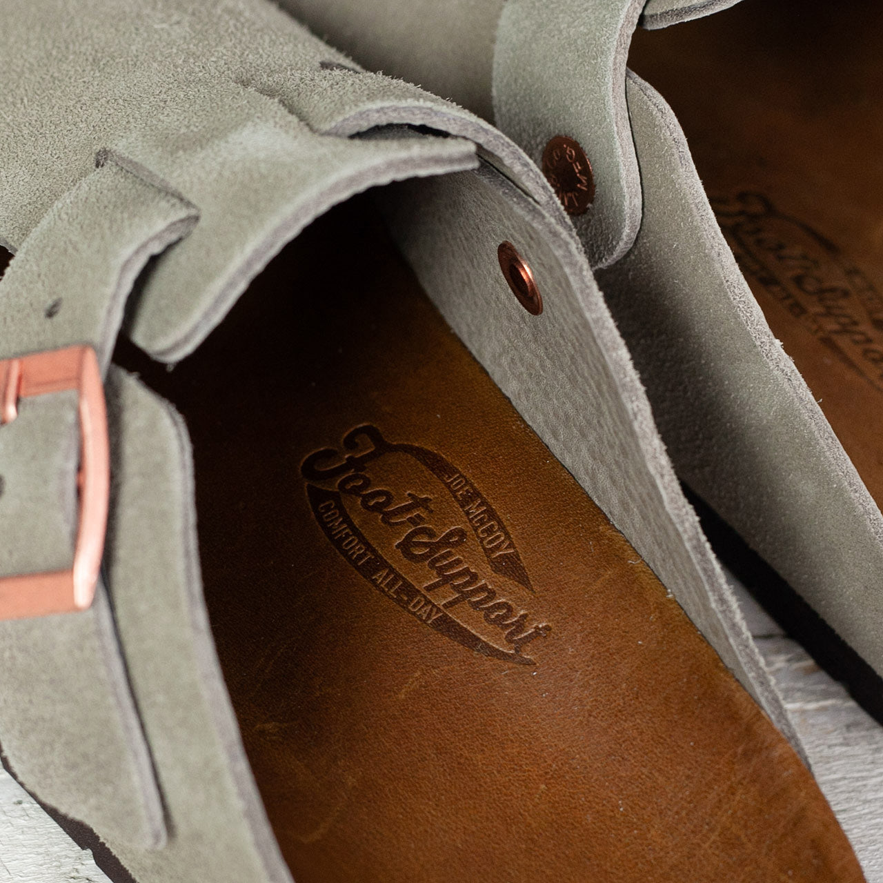 MA23012 Foot-Support Clogs Taupe